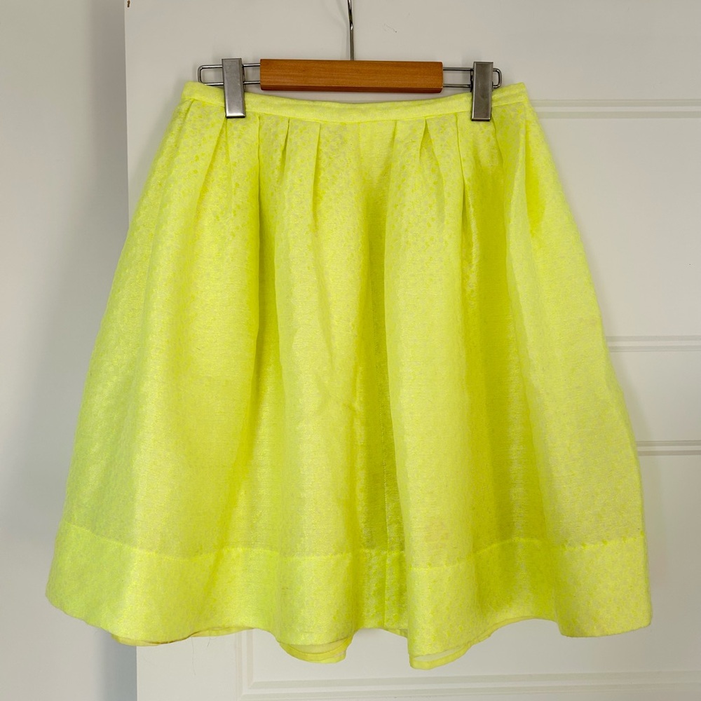 Neon Yellow Skirt 💚💛